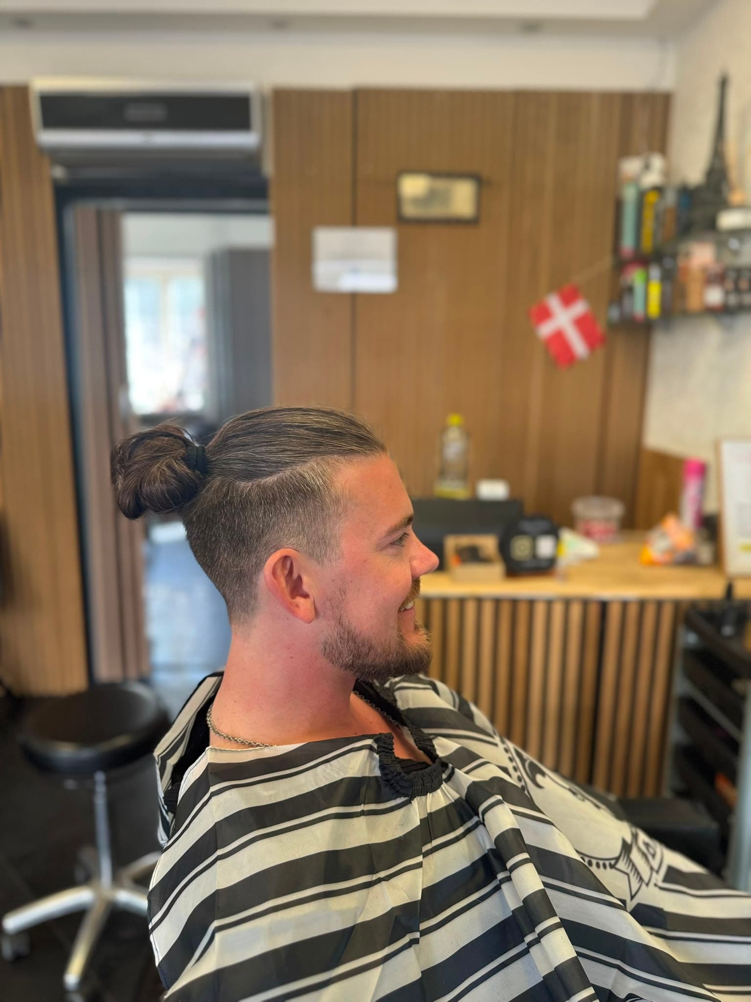 Klip hos LA Amin Frisør