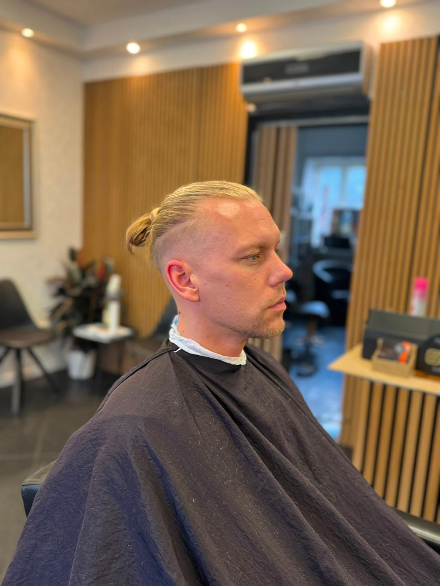 Klip hos LA Amin Frisør